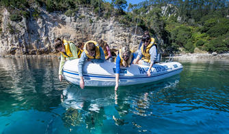 In 1992, nine square kilometres of coastal ocean off Hahei were set aside as a marine reserve which provides exceptional natural encounters.