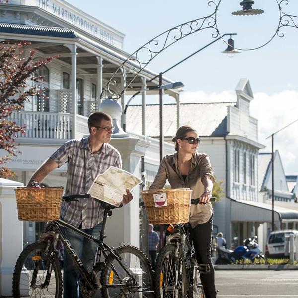 Explore the high quality vineyards and charming towns of the Wairarapa on this cycling itinerary.