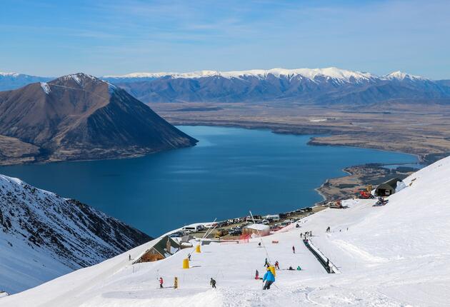 Nestled among towering mountains and sparkling Lake Ohau, this holiday hideaway is the perfect place for skiing, hiking and cycling.