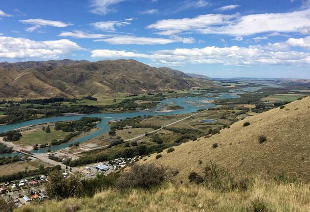 Water sports and wine-tasting are two equally fun ways to enjoy the spectacular environment around Kurow, which sits at the junction of two rivers.