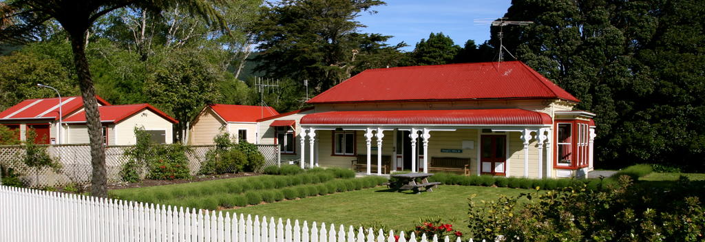 A ranger station at Battle Hill Farm Forest Park