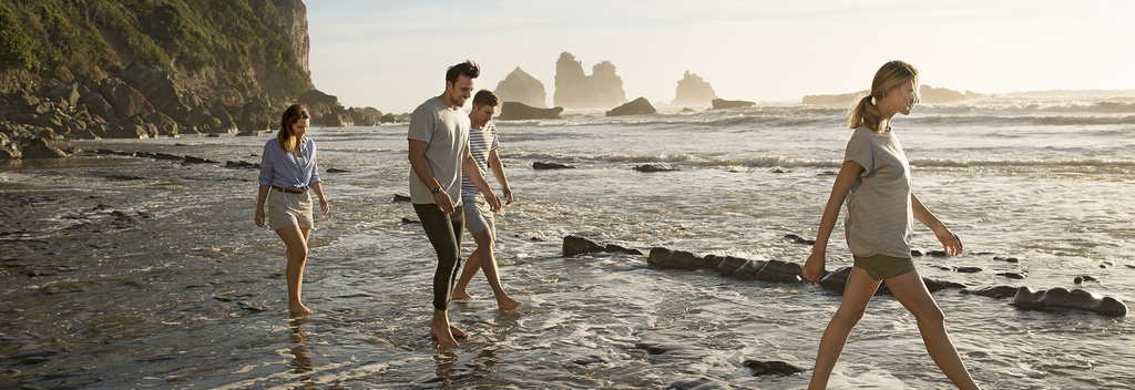 10 minutes north of Greymouth, Rapahoe Beach is a picturesque swimming spot, and the starting point of the Point Elizabeth Walk.