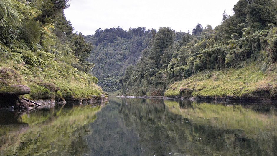 Zu früheren Zeiten gab es verschiedene Māori-Dörfer im geschützen Whanganui Flusstal.