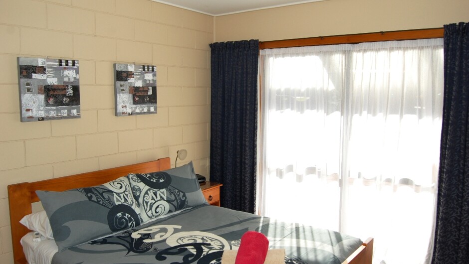 2 Bedroom Apartment, Queen Bedroom