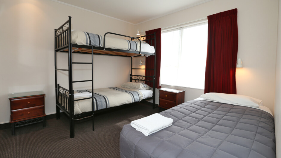 Two bedroom unit with bunks - ASURE Fountain Resort Motel, Nelson