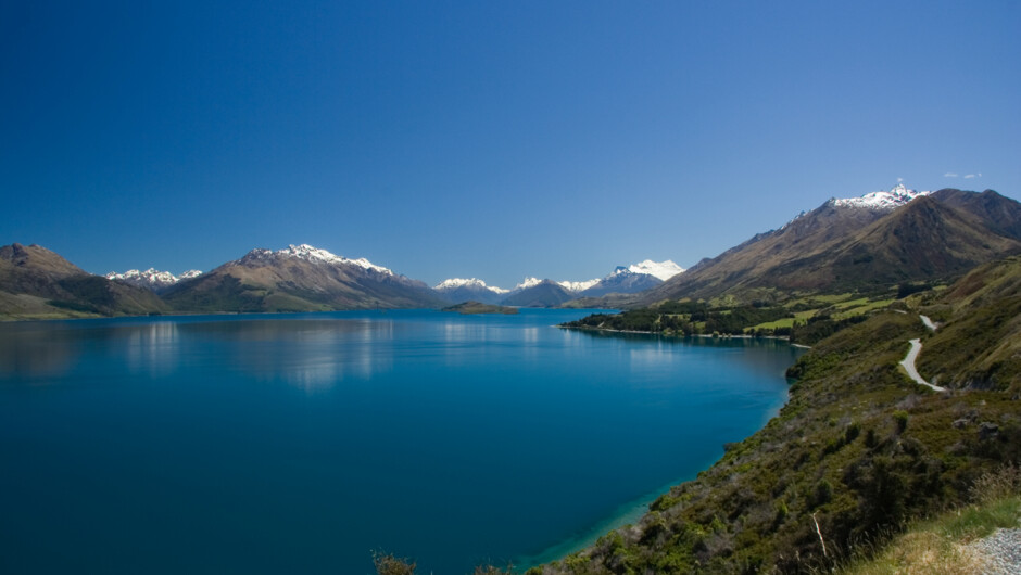 ニュージーランドでも特にすばらしい景観の中を行く