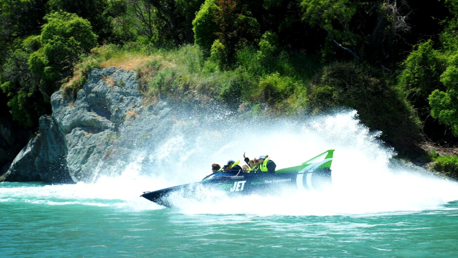 1 hour from Christchurch and Kaikoura experience the beautiful Hurunui River in an Energizing jet boat tour.