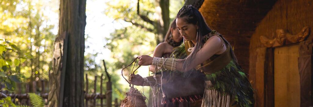 Preparing kai (food) at Te Pā Tū