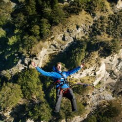Nosso Good Morning World de hoje vem do James em Shotover River, Queenstown! Desejamos que você tenha um ótimo dia direto da Nova Zelândia! #GoodMorningWorld...
