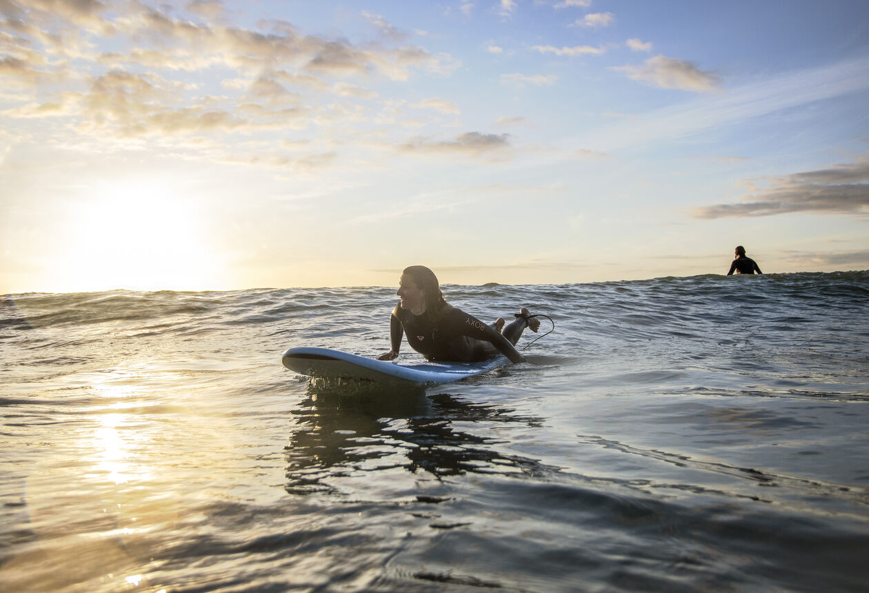 Reite eine Welle oder trinke einen grandiosen Espresso in Raglan. Das lebendige Surferstädtchen ist geprägt von toller Kreativkultur und wunderbaren Cafés.