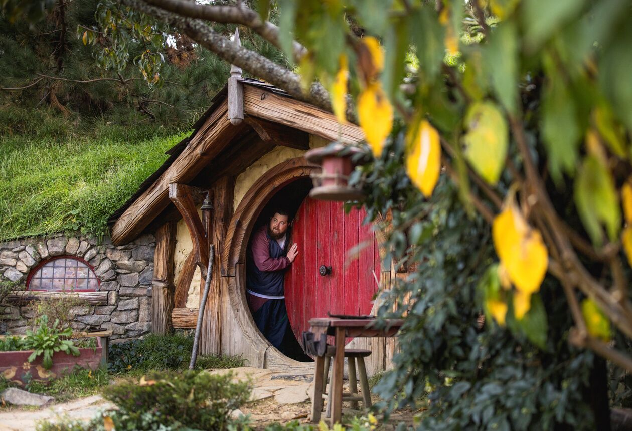 Discover the landscapes and attractions that inspired Peter Jackson's iconic film adaptations of The Lord of the Rings and The Hobbit.