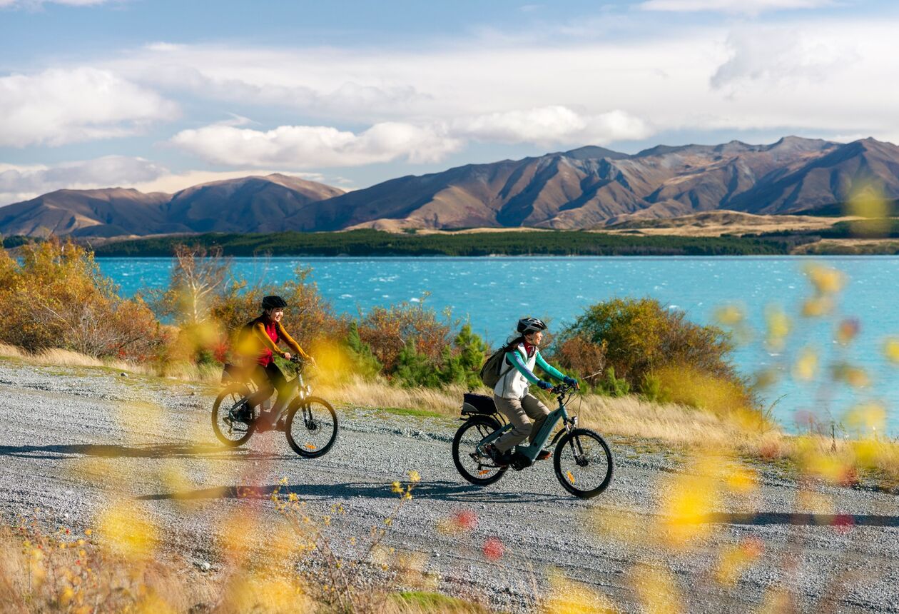 Stunning scenery and varied local attractions will compete for your attention as you explore New Zealand's diverse cycle trails and mountain biking tracks. Find out about the great rides of New Zealand.