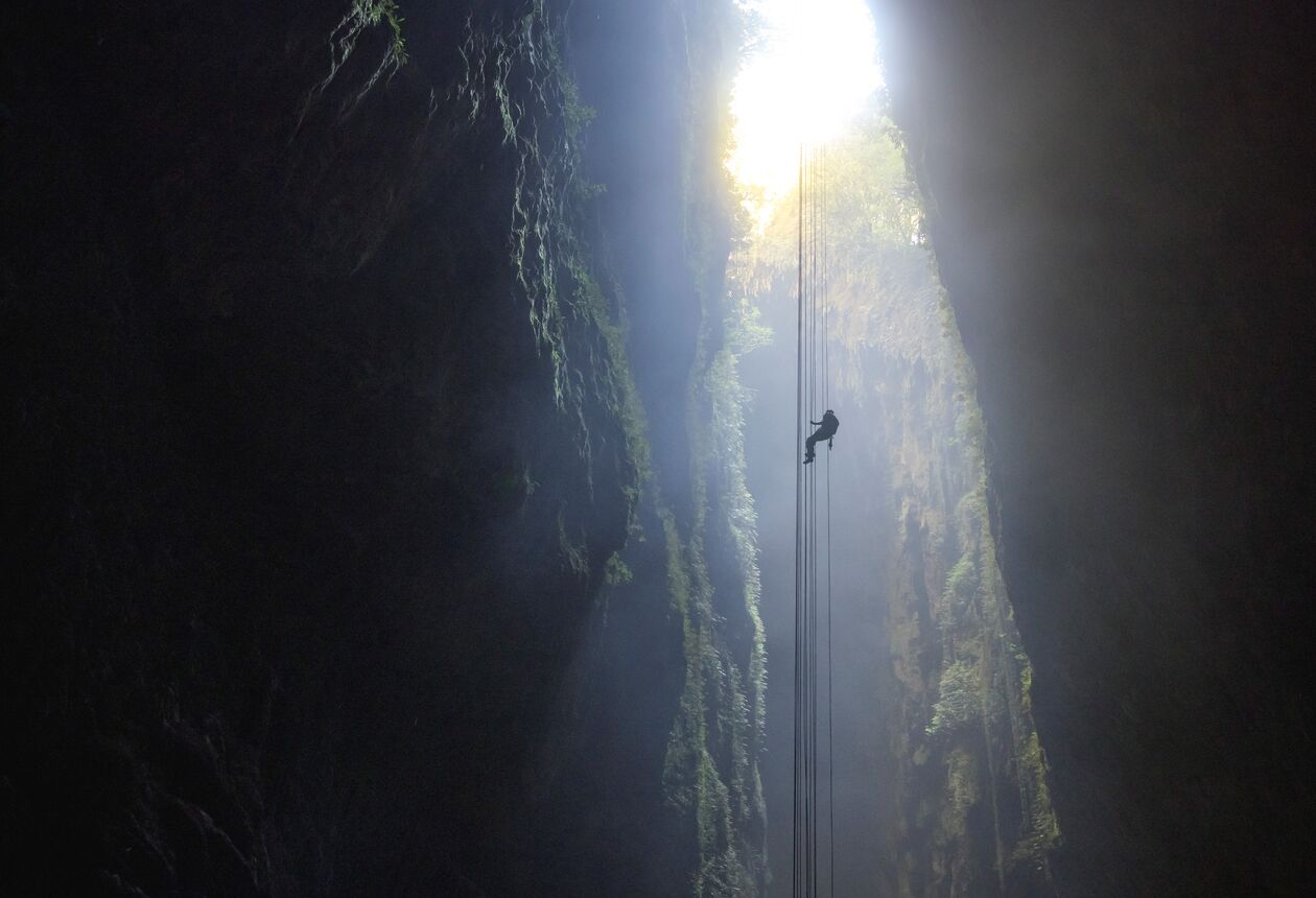 Waitomo Caves - Under the green hills of Waitomo lies a labyrinth of caves, sinkholes and underground rivers. The area's name comes from the Maori words wai (water) and tomo (hole).