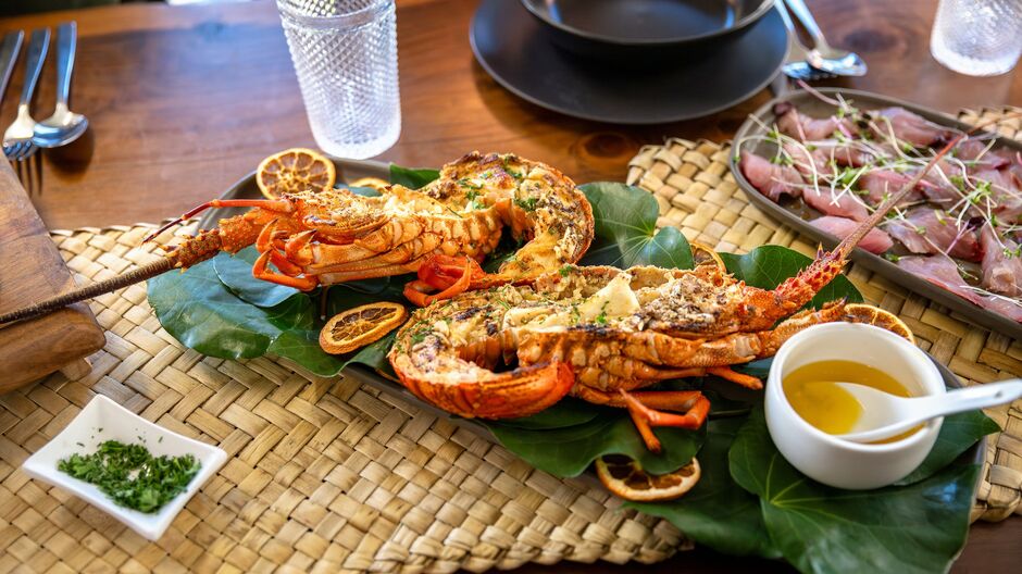 Enjoy fresh crayfish with Muirs Tours