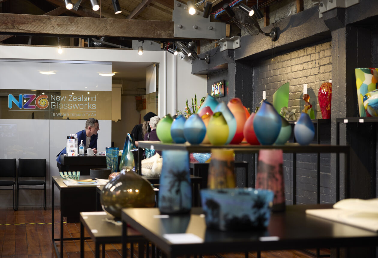 Whanganui is known for its fine arts, graphic design, photography, spectacular glass blowing and fashion.