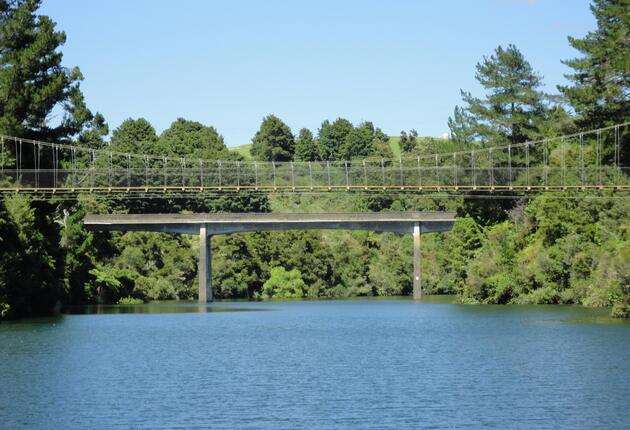 The Waikato River Trails pass through fascinating hydropower dams and tranquil lakes. These cycle trails offer a range of off-road cycling adventures from family-friendly to challenging mountain biking. 