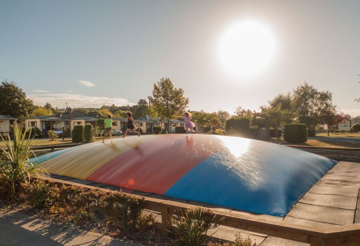 从假日公园到适合家庭入住的酒店，新西兰丰富多样的住宿选择可供所有类型的家庭入住。