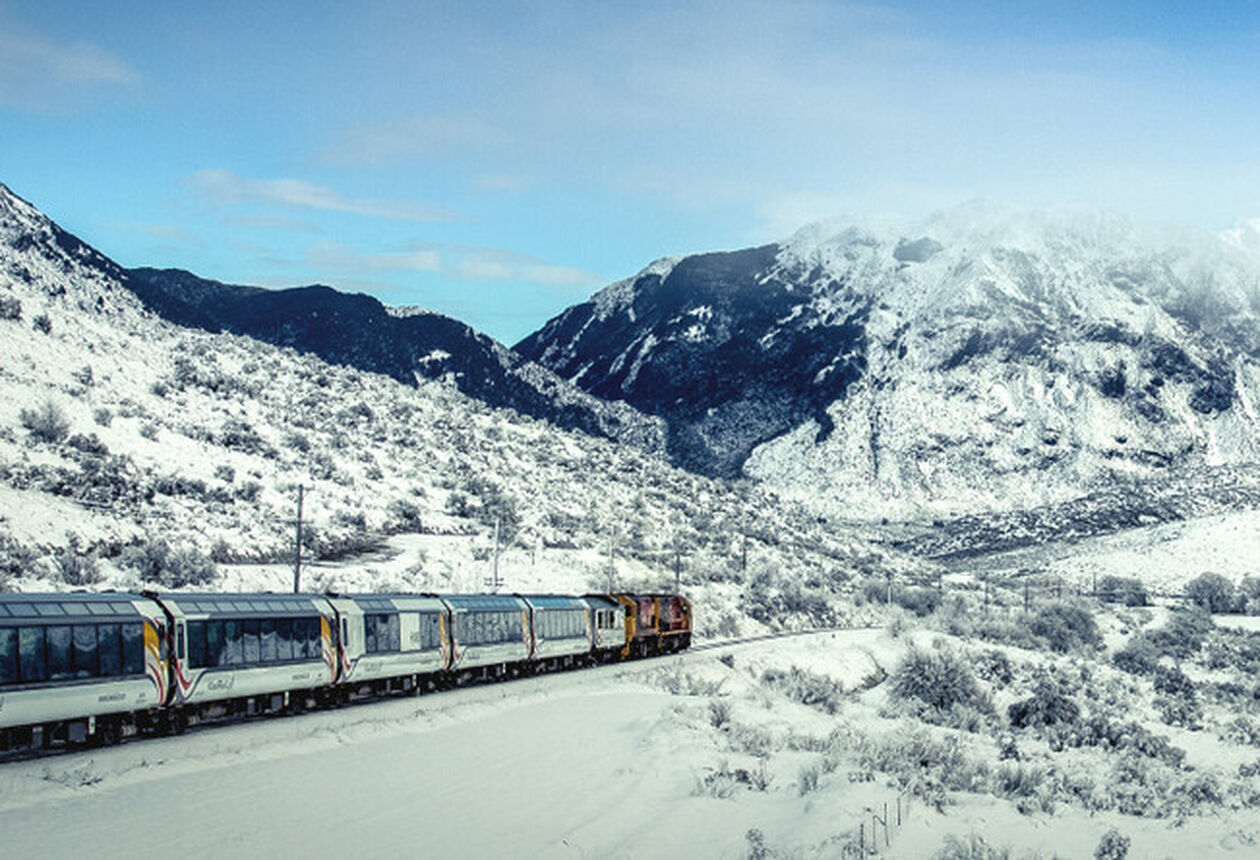 南島の西海岸から東海岸へと移動する風光明媚なルートです。歴史ある街の数々や移り変わる景色を楽しめます。