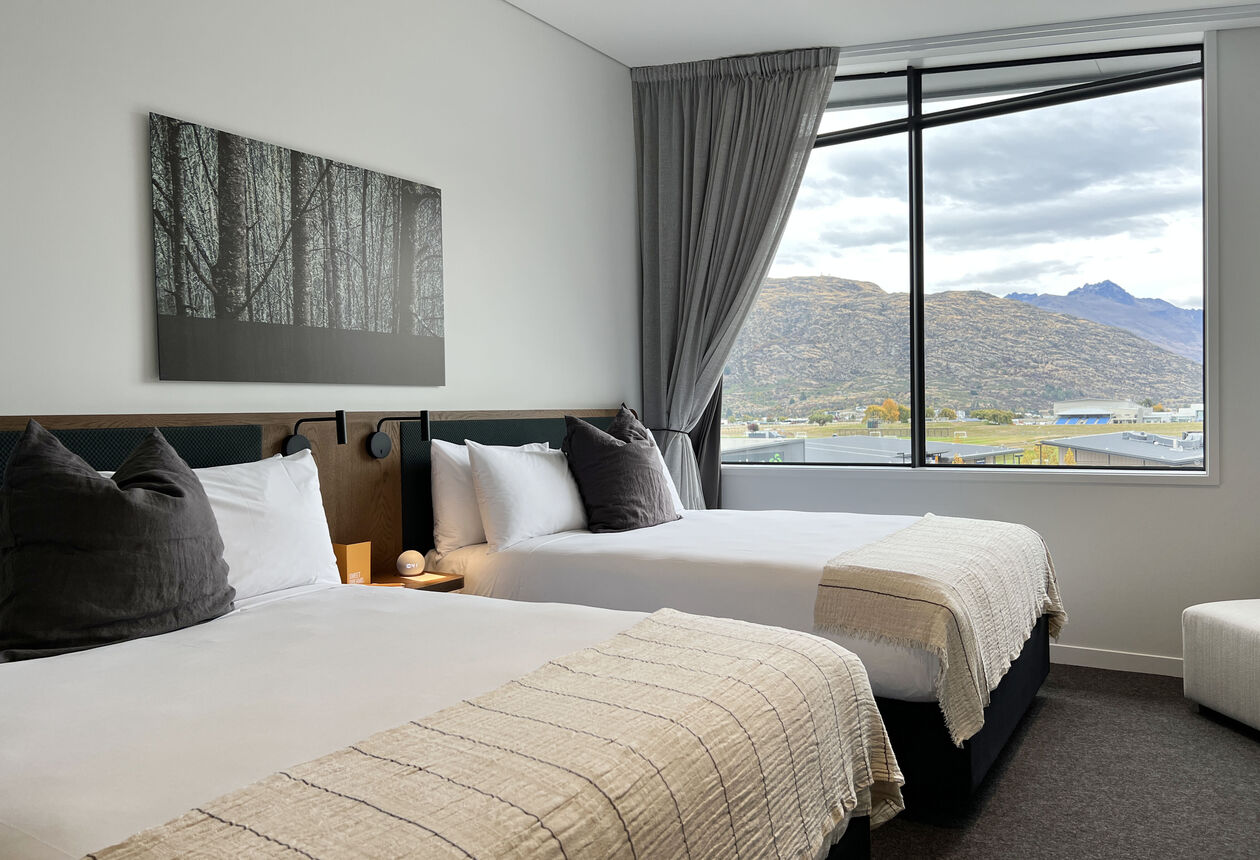 Hotels in New Zealand come in all shapes, sizes and personalities. From budget to luxury, to international hotel chains, there are hundreds to choose from around the country.