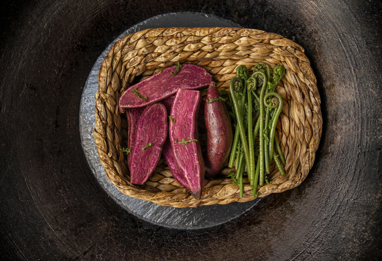 When visiting New Zealand, make sure you try both traditional māori foods and modern māori cuisine.