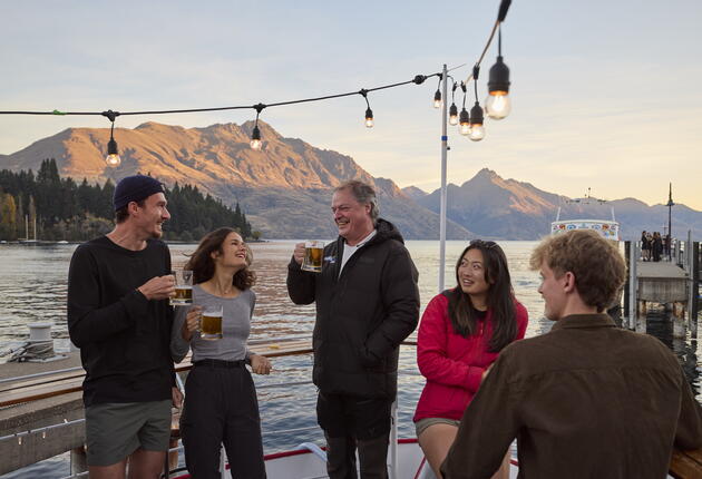 Queenstown is world-famous for delicious food, amazing wine, and epic nightlife. With over 150 bars, restaurants and cafés, there is something for everyone. Here are our top things for food and drink lovers to do in Queenstown.