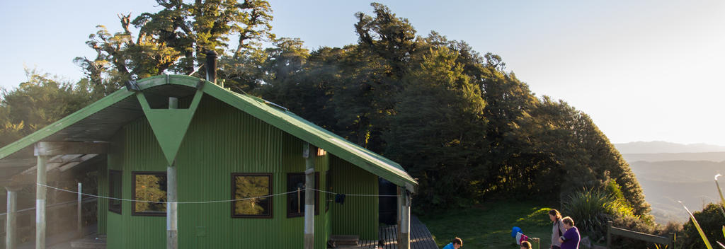 Panekire Hut, Lake Waikaremoana