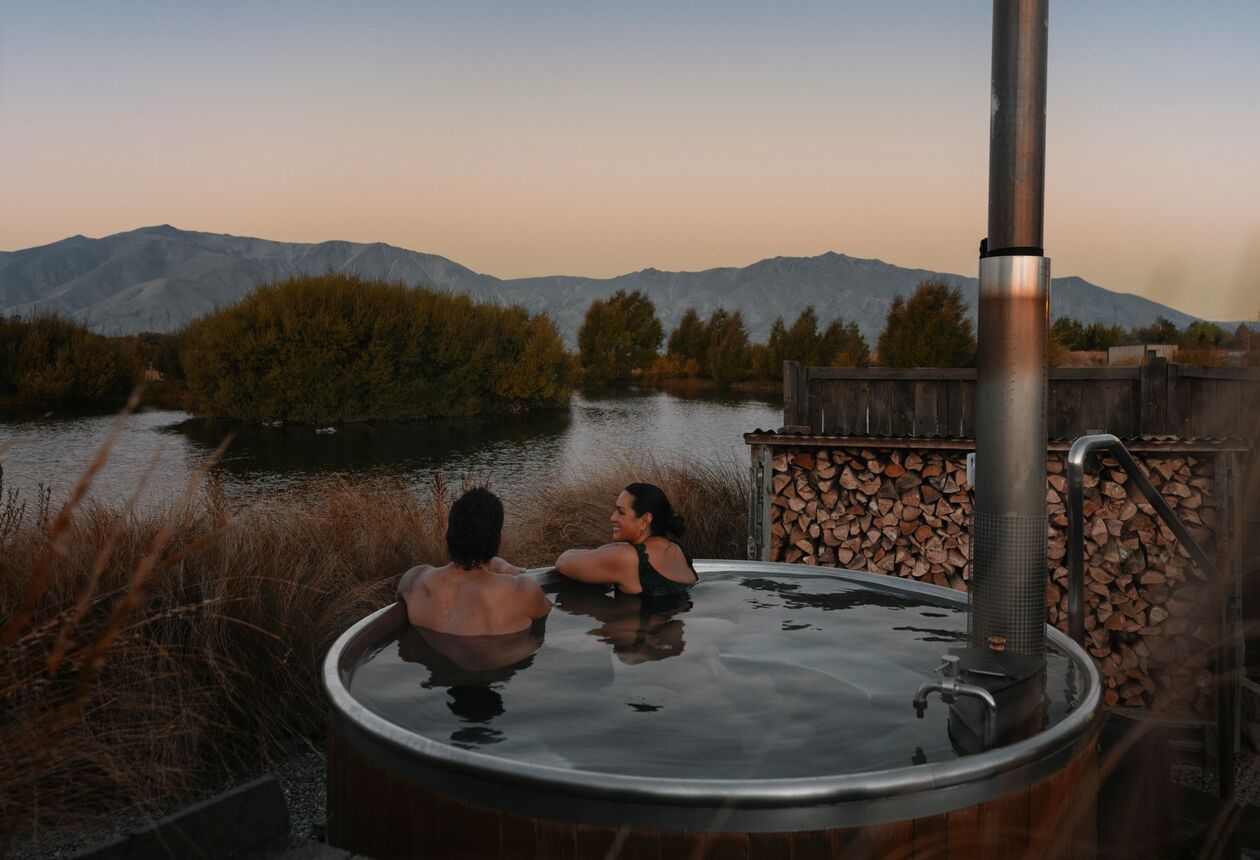 「大地からの贈り物」と言われる火山帯上の温泉は、ニュージーランドでは古くから大切にされてきました。天然温泉にはミネラルや体を癒す成分が含まれています。リラックスにぴったりの温泉とホットプール10選をご紹介しています。