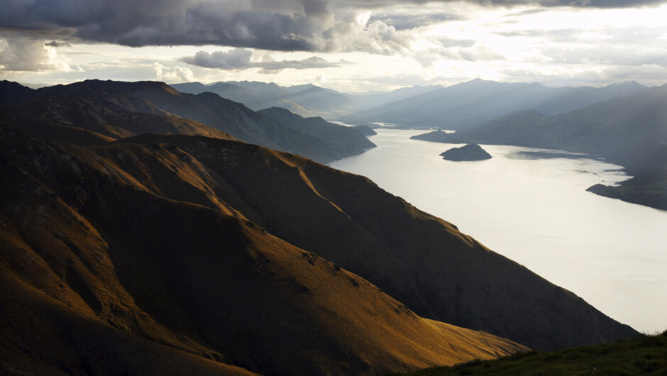 Sunset on Lake Wānaka in Central Otago