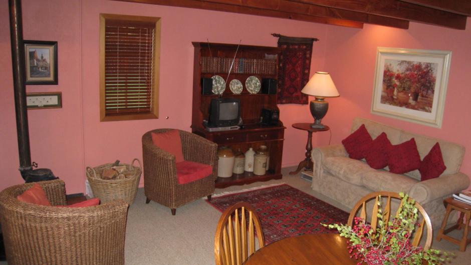 Living area in cottage at Trelawn