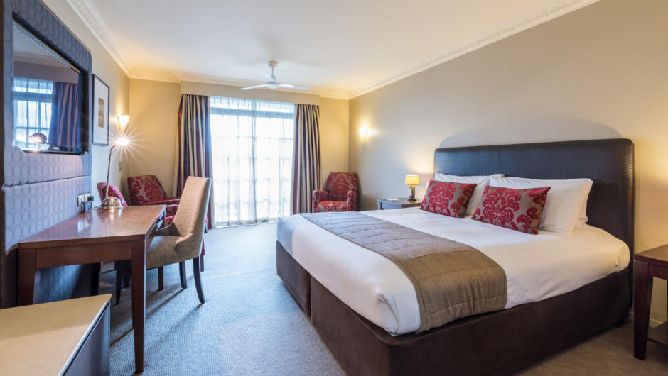 Distinction Rotorua Deluxe King Room with FREE unlimited WiFi.