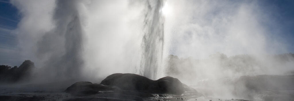 Te Puia&#039;s &quot;Pohutu&quot; Geyser at its finest