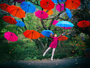 글렌팔로크 정원의 밤을 수놓은 우산들