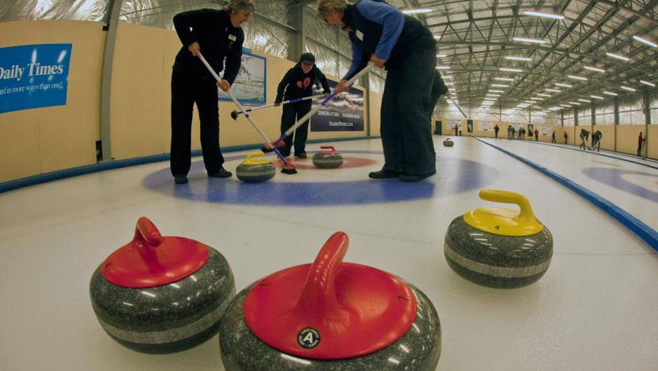 Try your hand at curling (optional) on our Otago Rail Trail Classic tour