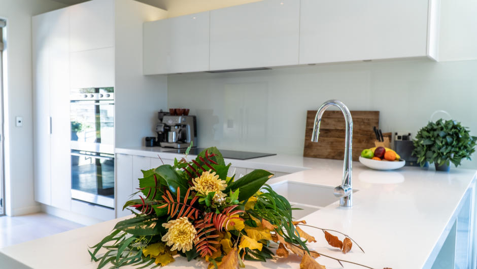 Release Wanaka - Morrows Mead, fully equipped kitchen with views and doors to the garden