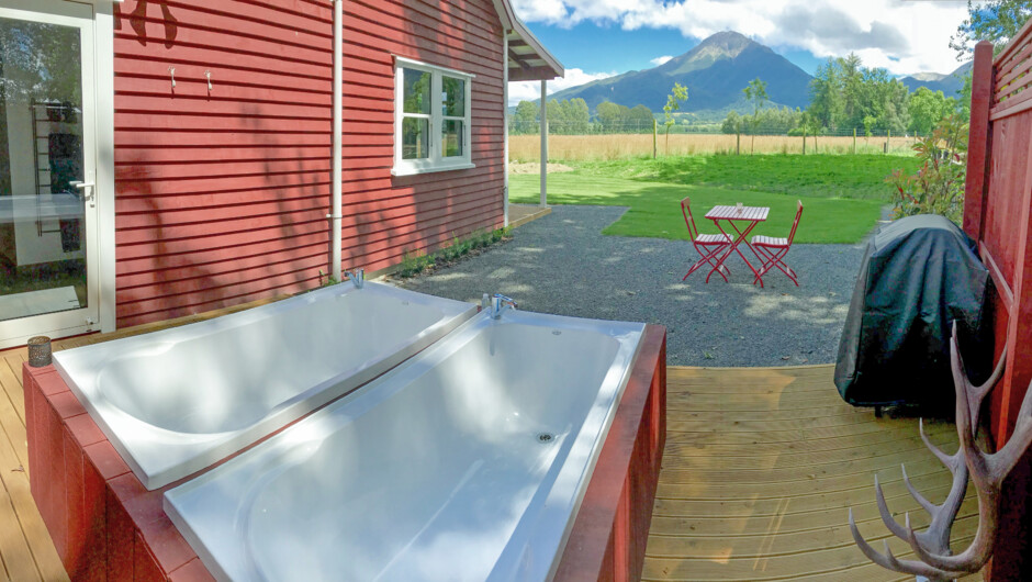 Twin outdoor baths accessed from the bathroom allow for private stargazing evenings with views of Mt Somers.