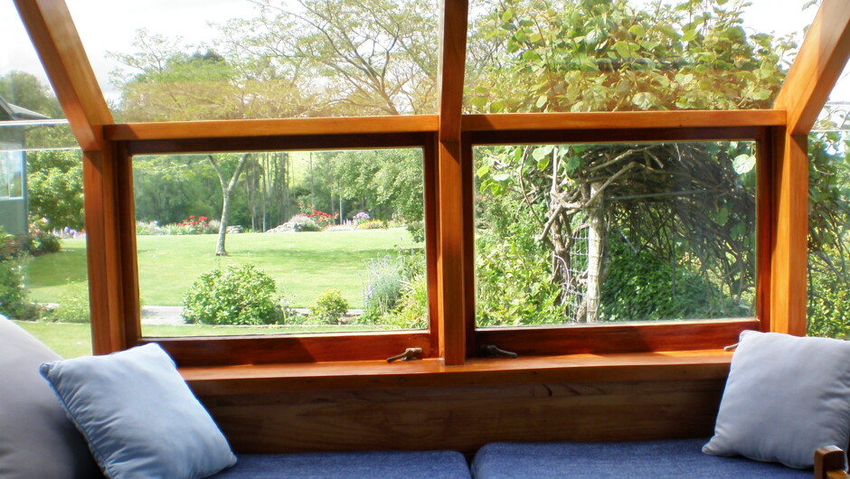 Country room window seat