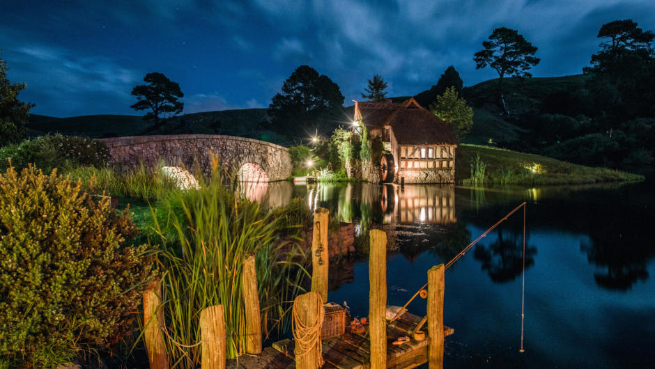 Private Tour - from Auckland or Hamilton to Hobbiton Movie Set Evening Dinner Experience