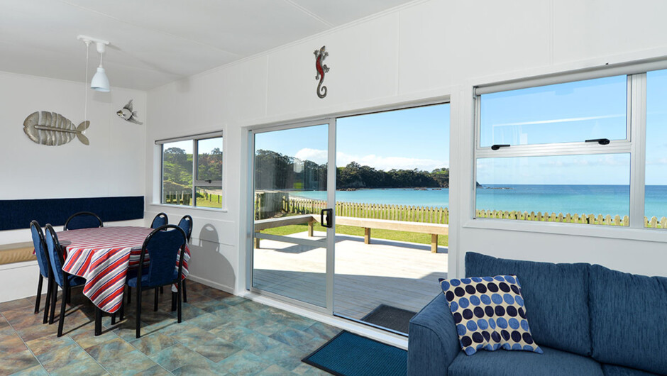 Blue Bach has three bedrooms, and a large lawn and is fully fenced with panoramic beach views.
