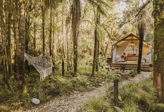Get in touch with nature, let someone else take care of everything and go glamping. It's camping in comfort (and outdoor baths!). Check out our top places to go glamping in New Zealand. 