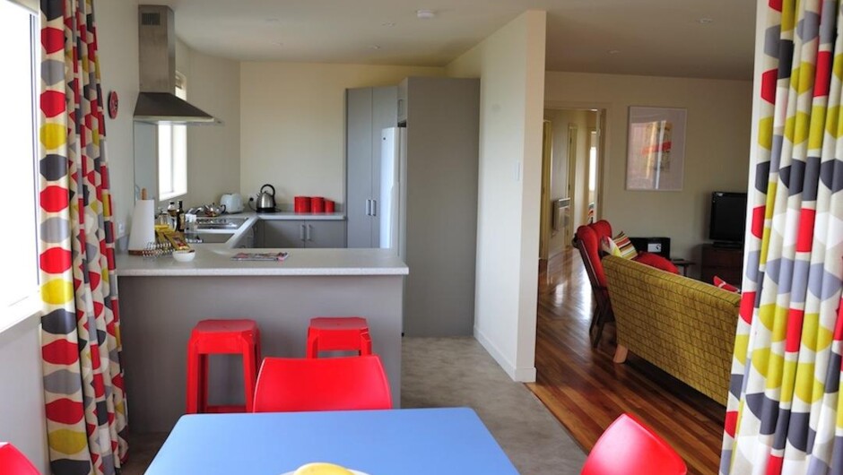 Oranga is a vibrant and welcoming cottage with views towards Ponui Island and Coromandel.