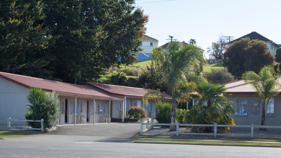 Motel Te Kuiti / Road side view