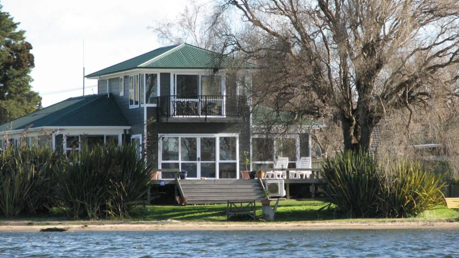 Shula&#039;s Lake House on the shores of Lake Rotorua
