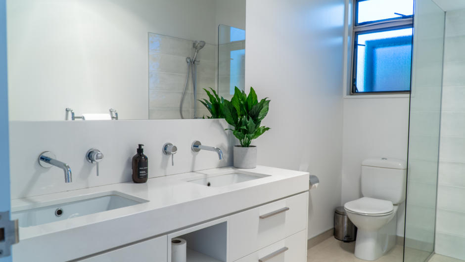 Release Wanaka - Morrows Mead, modern, fully tiled bathroom