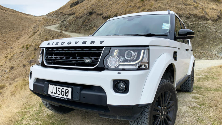 Private Land Rover Discovery tour into Skippers Canyon. Guide has 30 years experience guiding thousands around the Queenstown and Skippers Canyon areas.