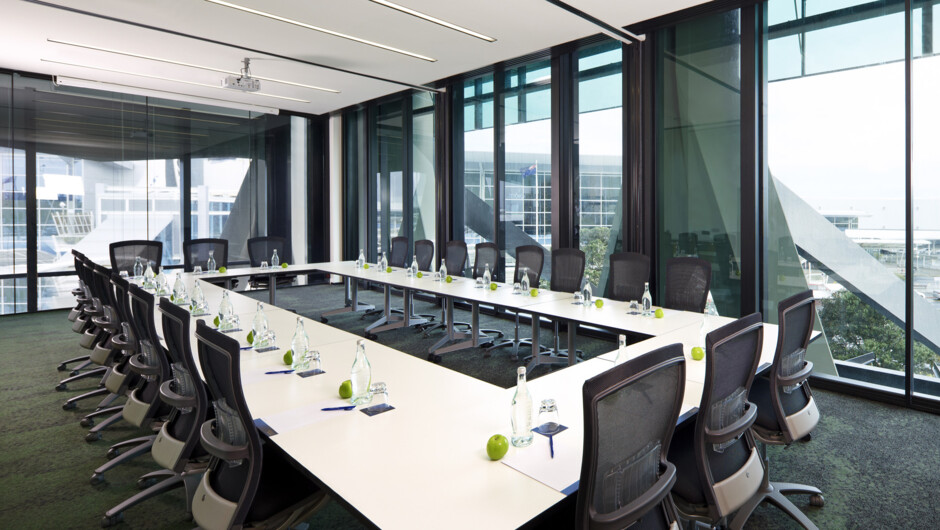 Natural Light and hush glass provides an ideal training or boardroom environment