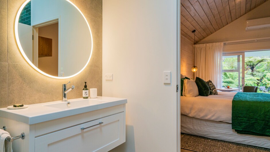 Newly renovated double bedroom & ensuite bathroom