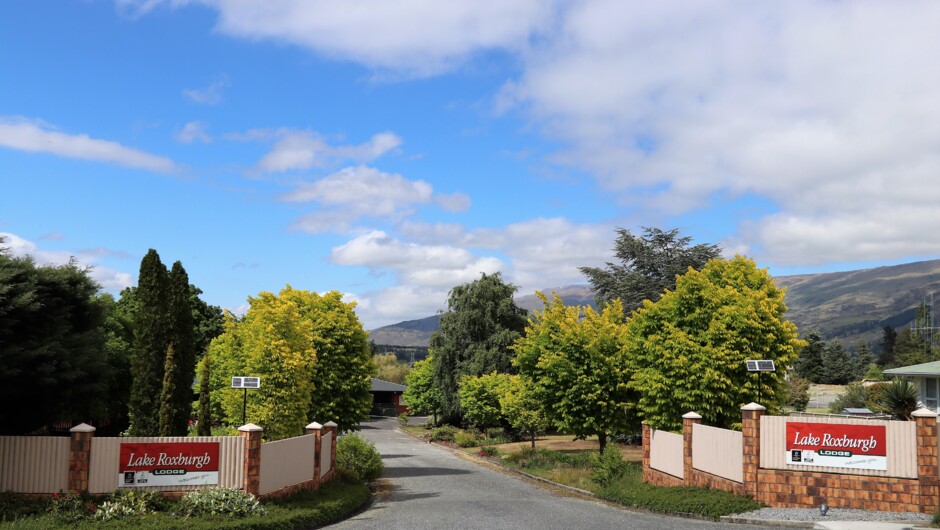 Entrance to Lake Roxburgh Lodge, Central Otago