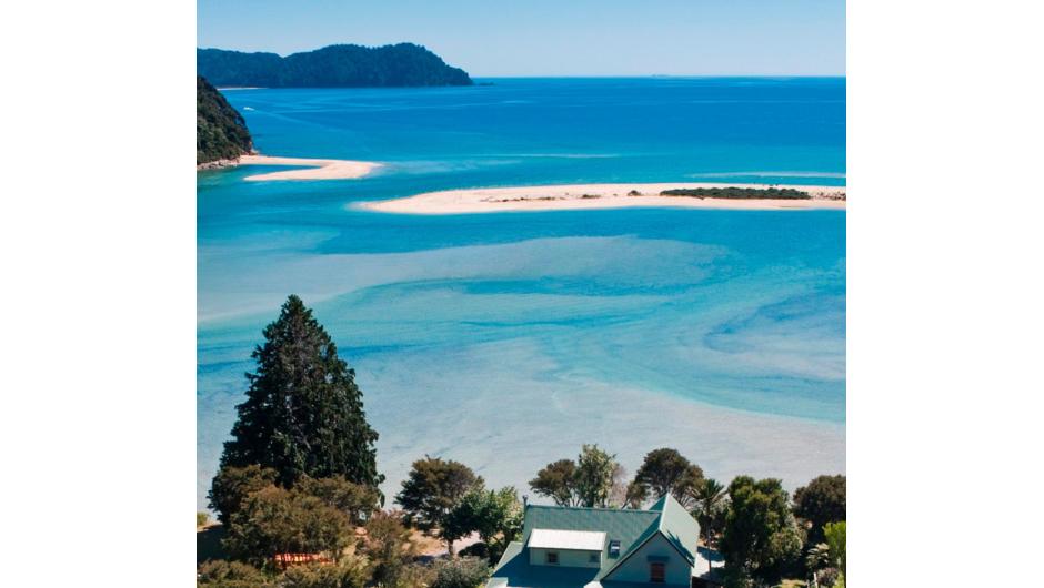 Accommodation in the beach with Abel Tasman National Park