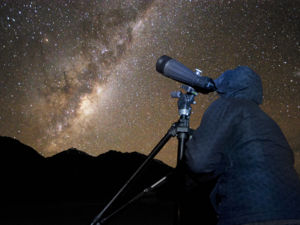 天体望遠鏡で観察