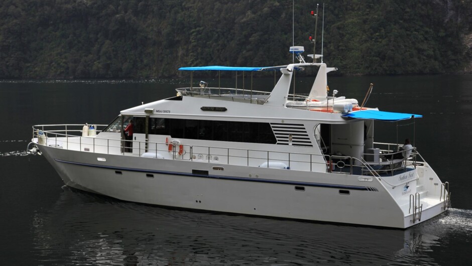 Doubtful Sound Overnight Cruises with Fiordland Cruises